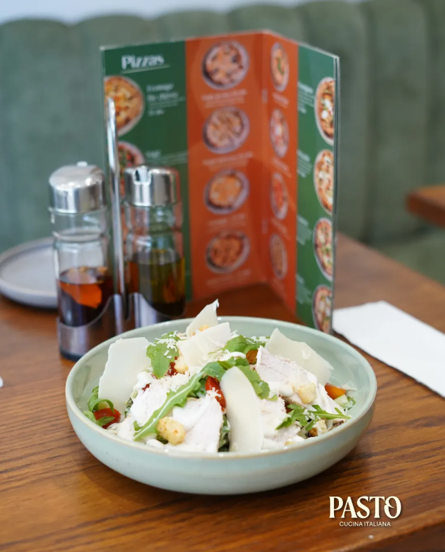 Insalata César aux copeaux de parmesan PASTO